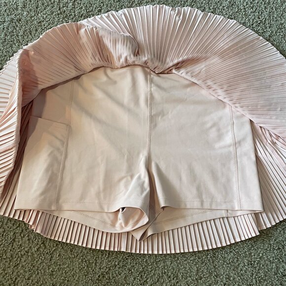 Old Navy Extra High-Waisted StretchTech Micro-Pleated Skort in Crystalline Pink - Picture 4 of 9